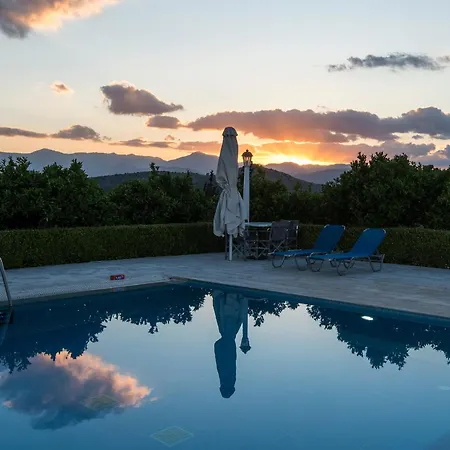 וילה Christina *